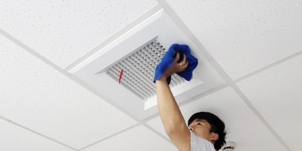 疫情期間,展廳中央空調清洗需要特別注意,過濾網、蒸發器、送風安裝和過濾網散片等地方的消毒清洗工作要多加留意進。 疫情期間,展廳中央空調清洗需要特別注意,過濾網、蒸發器、送風安裝和過濾網散片等地方的消毒清洗工作要多加留意進。